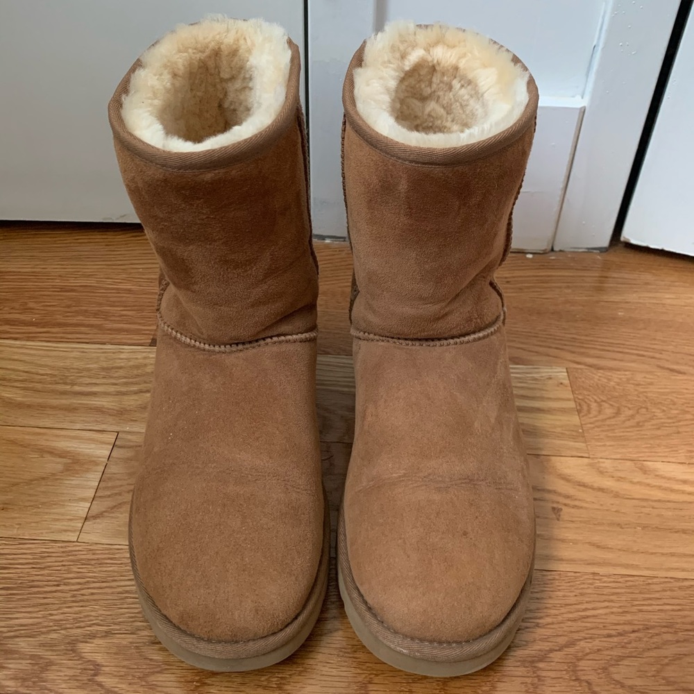 NWOT Ugg Classic